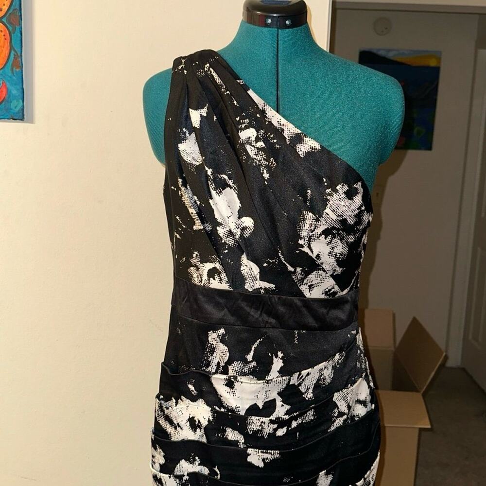One Shoulder Layered Ruffled Black White Abstract Print Size 9